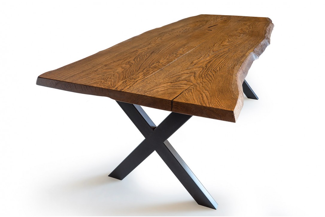 Esstisch aus massivem Eichenholz mit Live Edge №2401