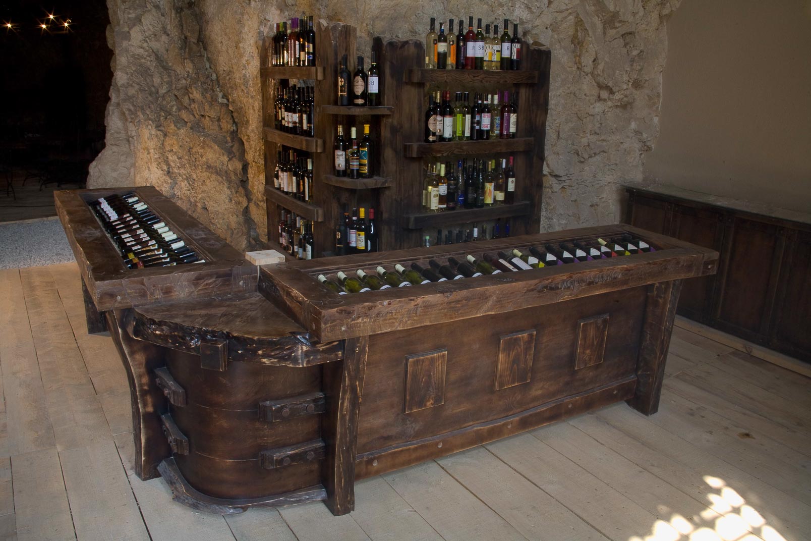 Дегусационенния бар на Музея на виното е произведен от Дезарт
